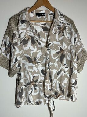 Neutral Floral Button-Down Shirt - White & Taupe Floral